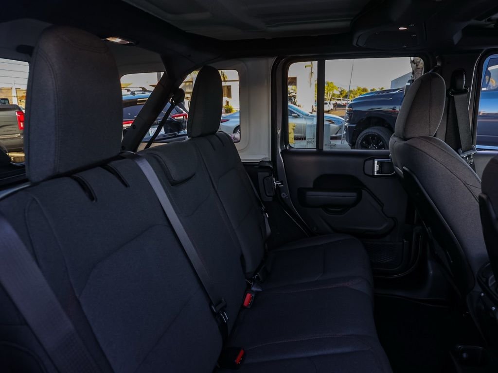 New 2026 Granite Crystal Metallic Clear-Coat Exterior Paint Jeep Rubicon image 17