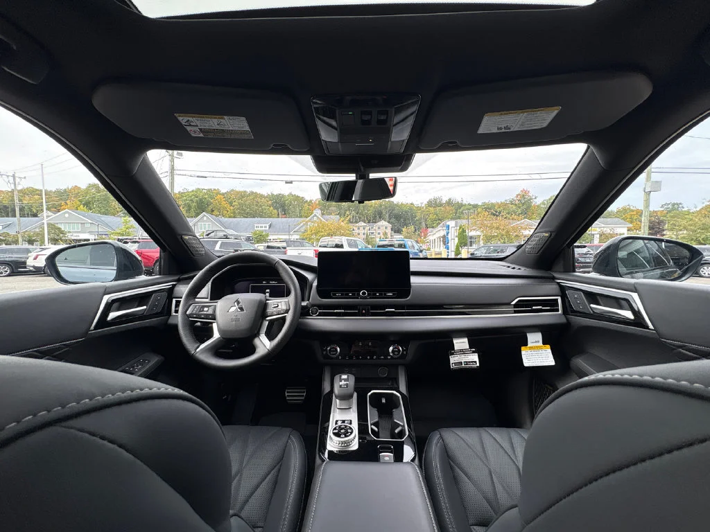 New 2026 Gray Mitsubishi SEL image 32