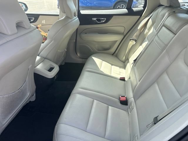 Used 2020 Pine Gray Metallic Volvo Momentum image 11