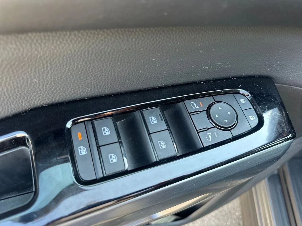 Used 2025 Gray Nissan SL image 42