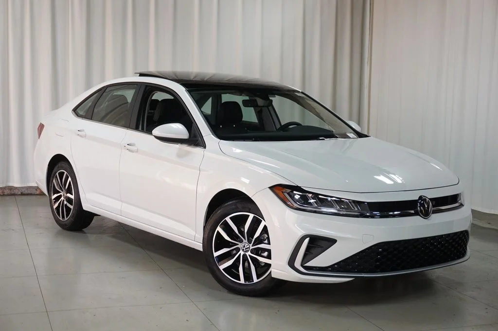 New 2026 Opal White Volkswagen 1.5T SE image 3