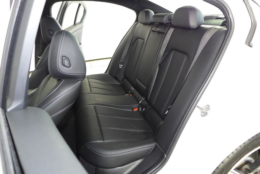 Used 2023 Alpine White BMW 330i image 21