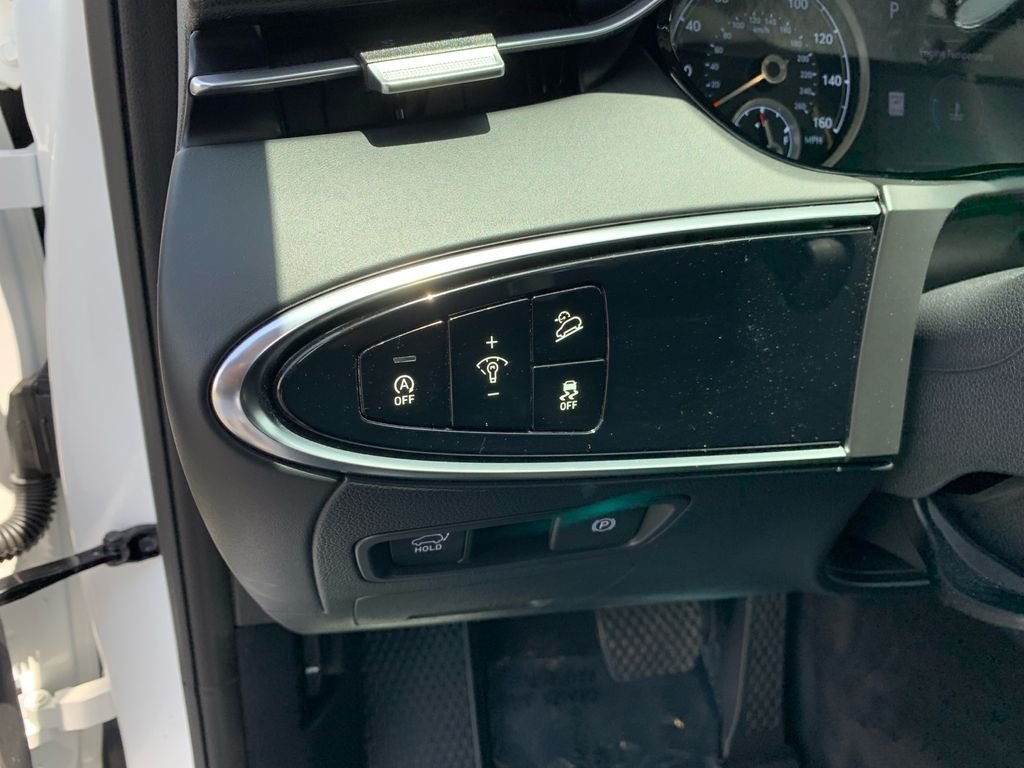 Used 2025 White Genesis 2.5T image 13