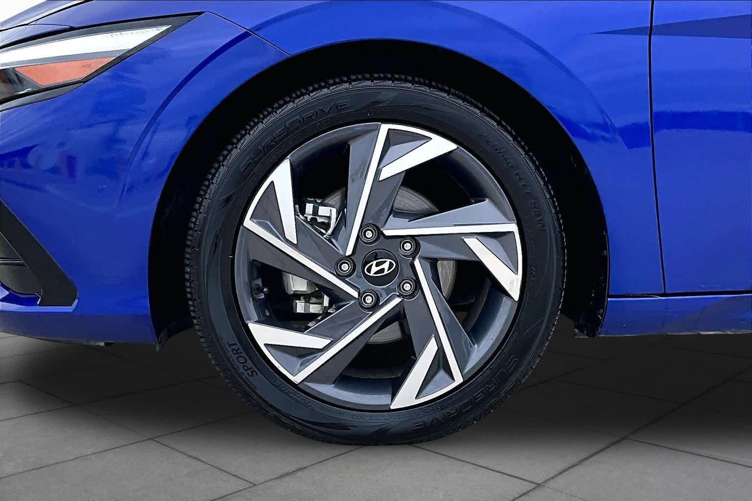 Used 2025 Intense Blue Hyundai SEL Convenience image 11