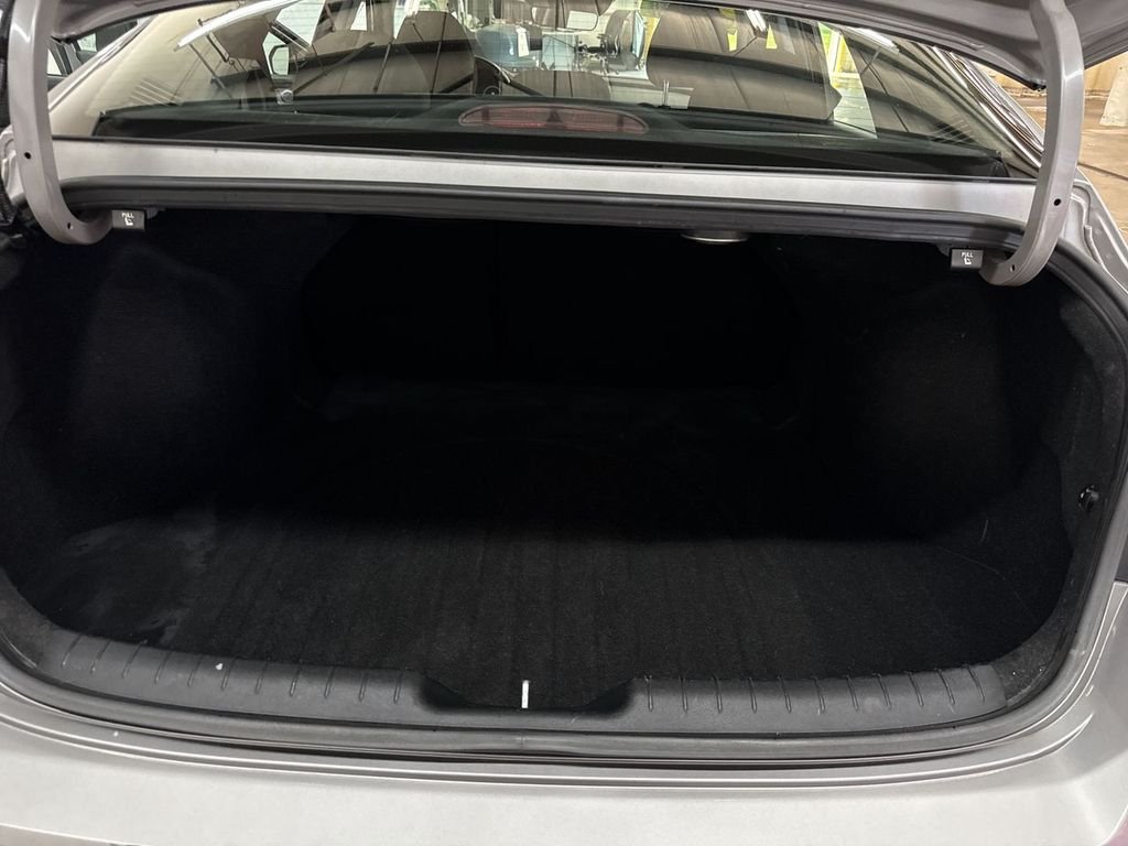 Used 2021 Fluid Metal Hyundai SEL image 33
