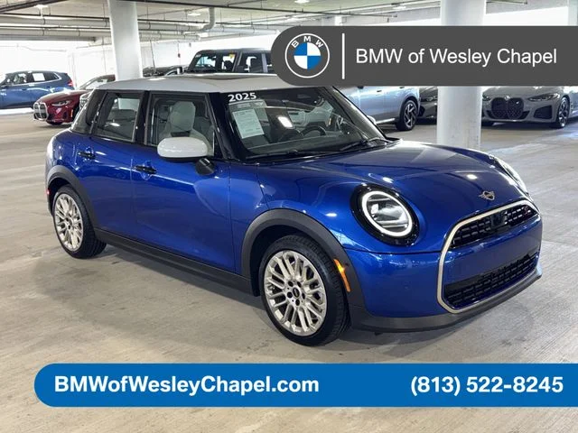 2025 MINI Hardtop Cooper S Signature's photo