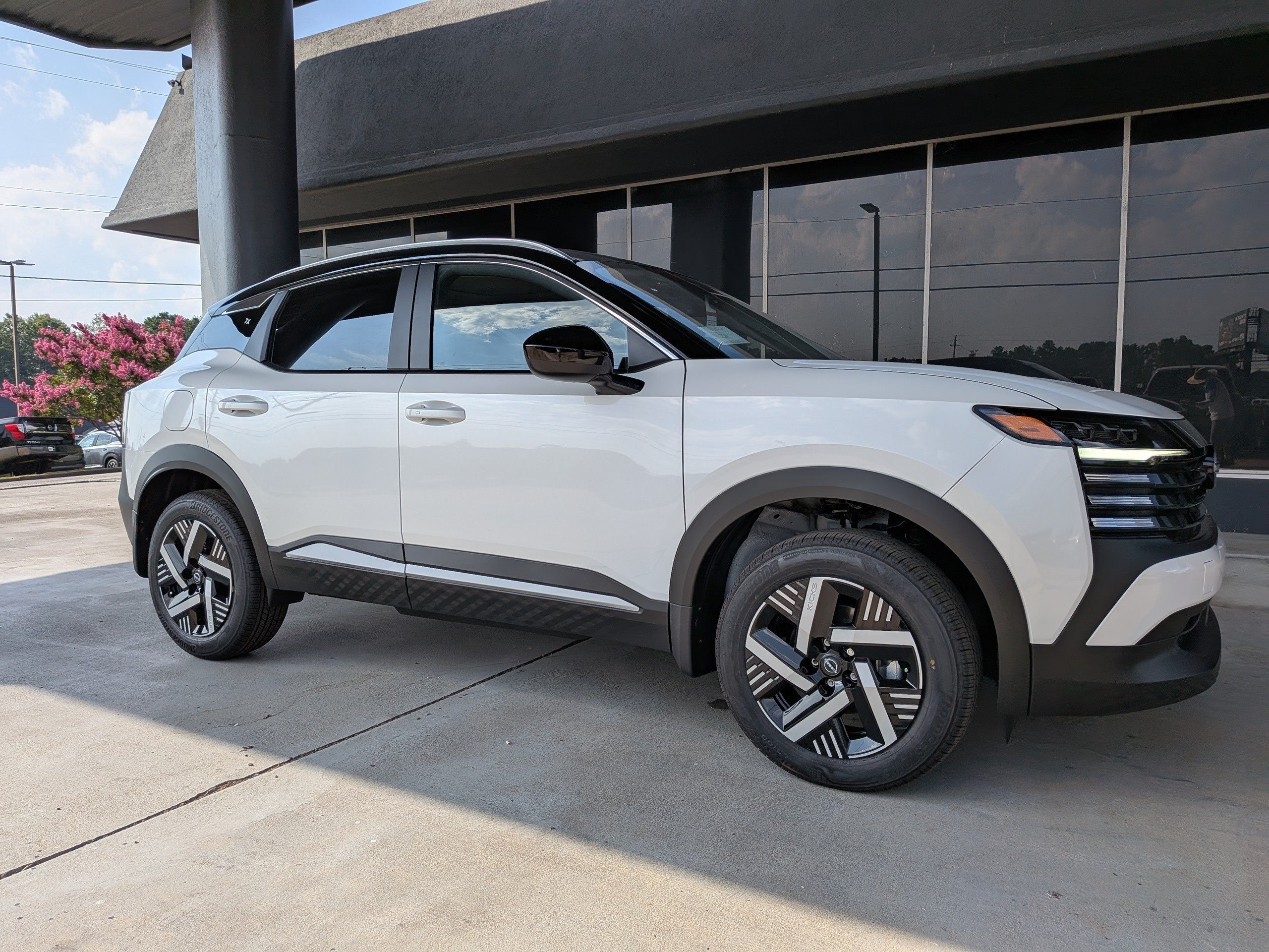 New 2026 Aspen White TriCoat / Super Black Two-tone Nissan SV image 1