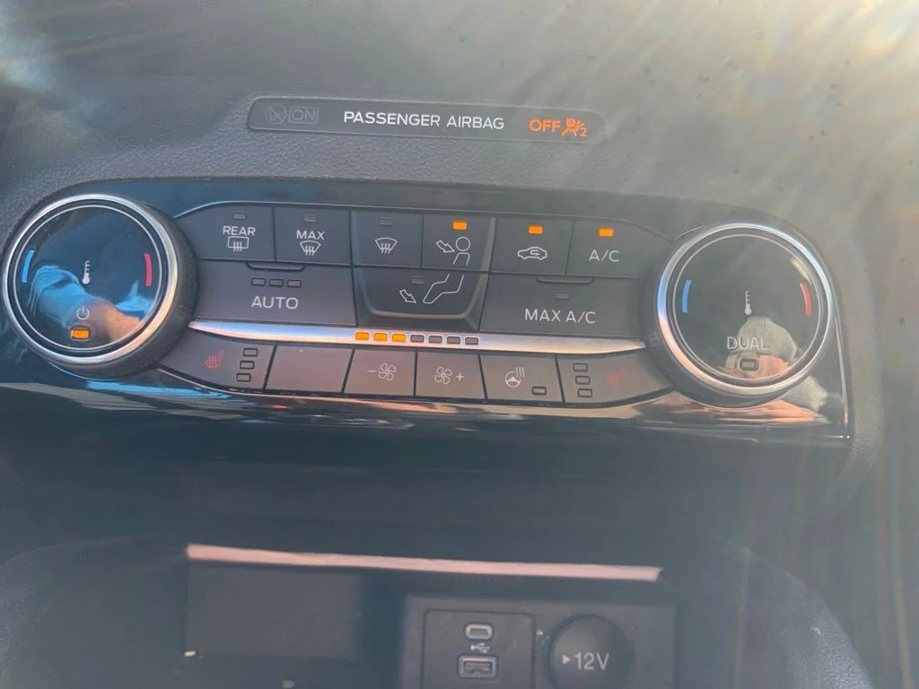 Used 2022 Gray Ford SEL image 18