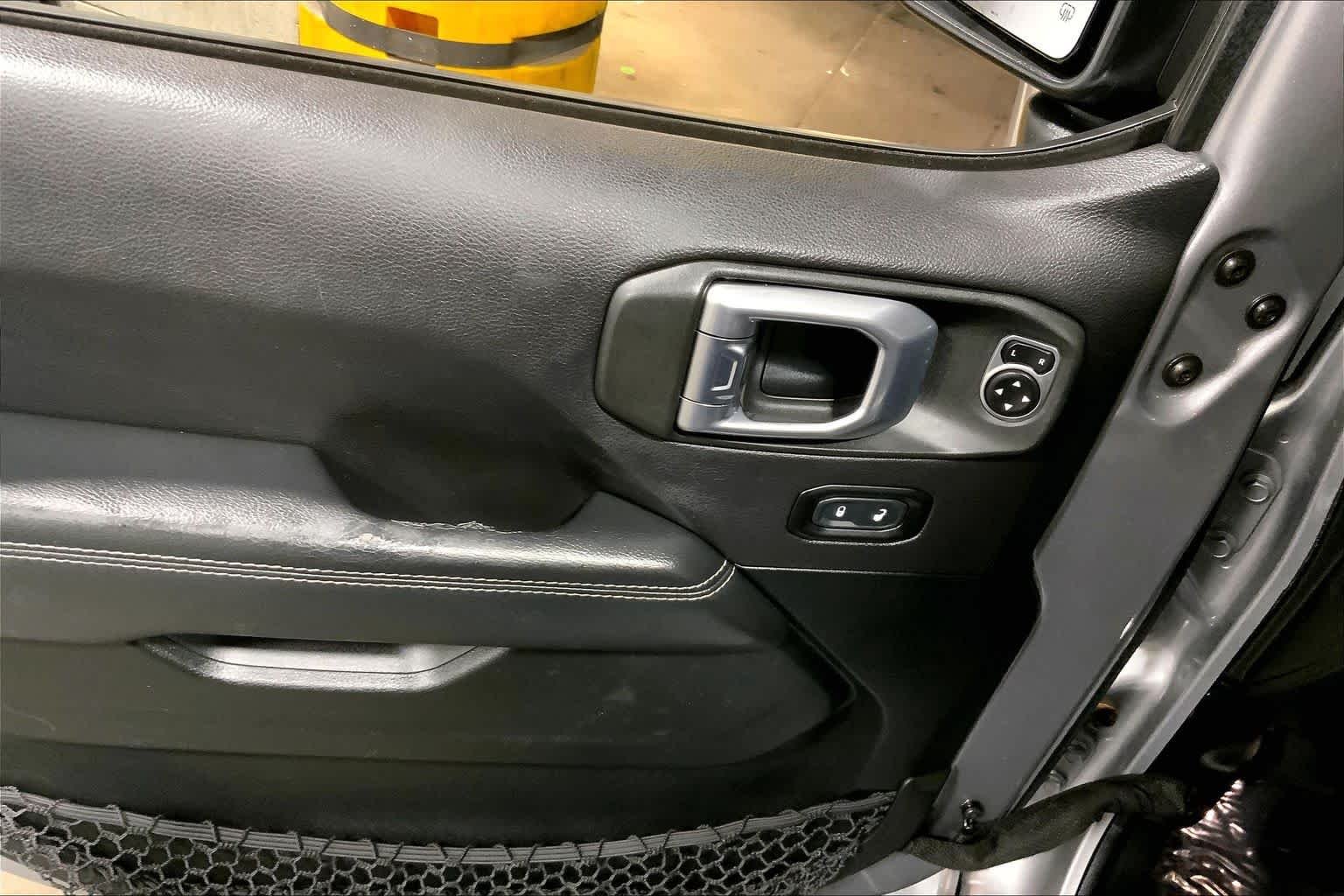 Used 2020 Billet Silver Metallic Clearcoat Jeep Overland image 36
