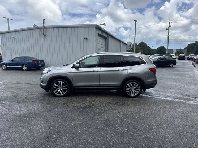 Used 2016  Honda Touring image 8