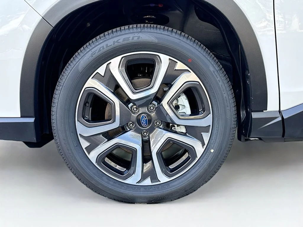 New 2026 CRYSTAL WHITE PEARL Subaru Limited 8-Passenger image 42