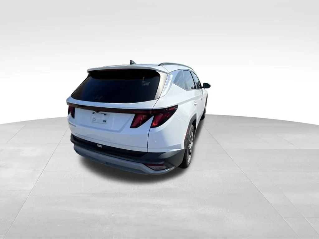 Used 2025 White Hyundai SEL image 16