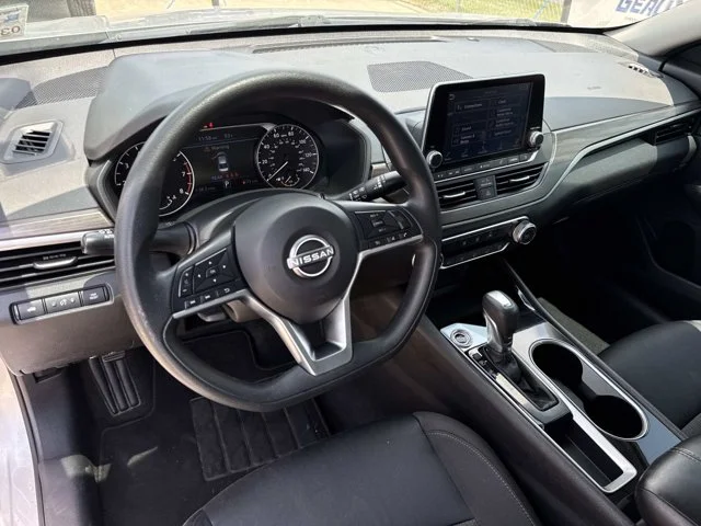 Used 2024 Silver Nissan 2.5 SV image 30