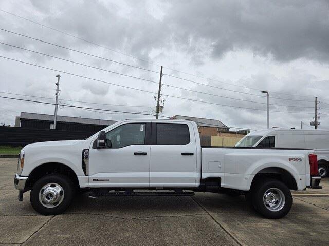 New 2026 Oxford White Ford F-350® XLT image 2