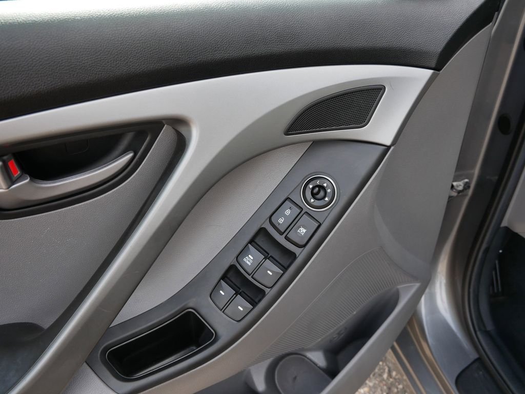 Used 2014 Gray Hyundai SE image 15