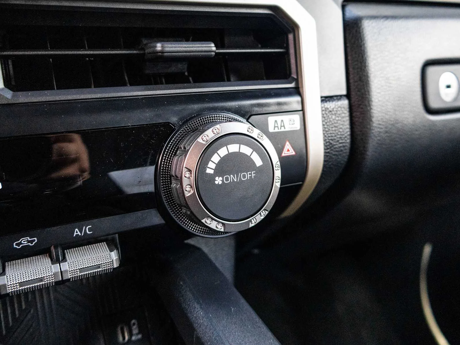 2025 Toyota Tacoma SR - Photo 35