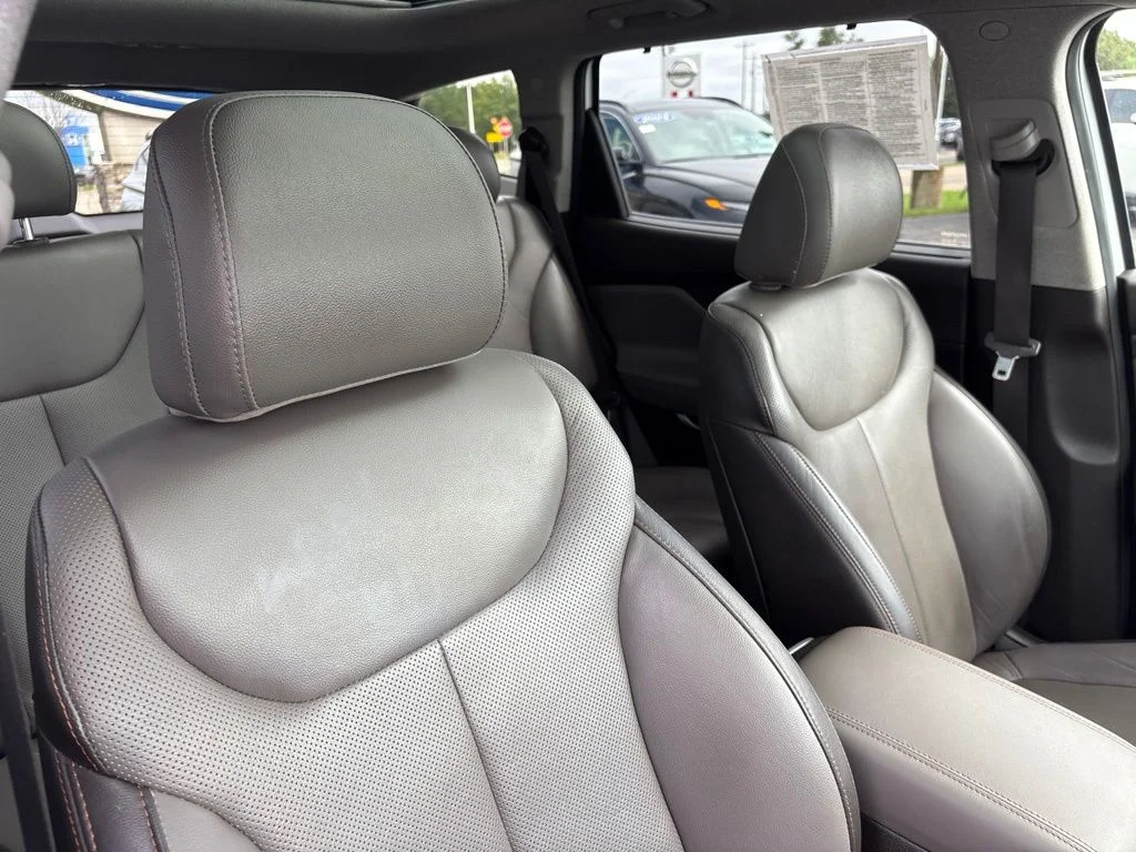 Used 2020 Quartz White Hyundai Limited image 36