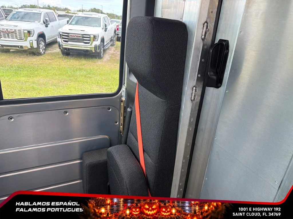 Used 2024 Oyster White BrightDrop EJY image 21