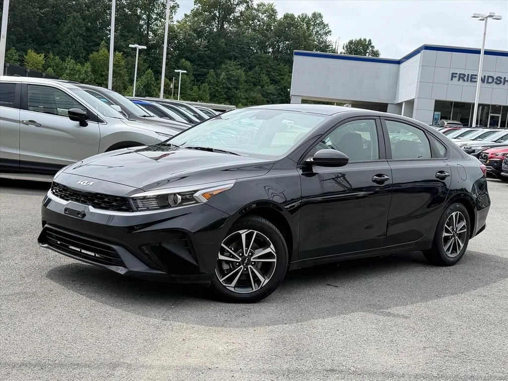 Used 2024 Black Kia LXS image 2