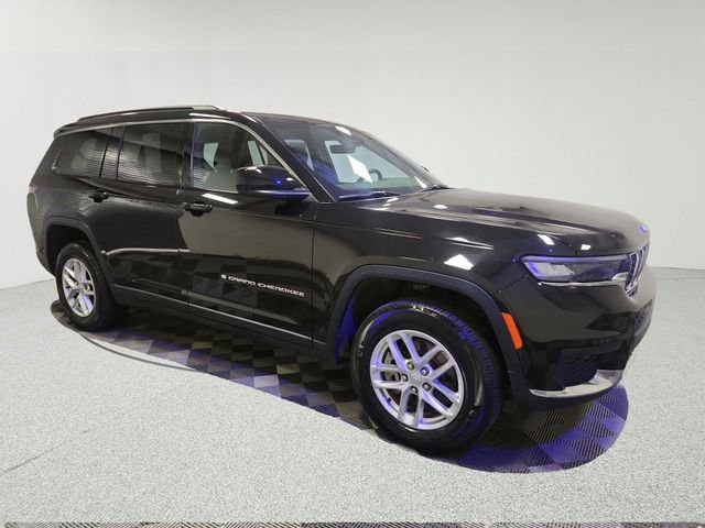 Used 2025 Black Jeep Laredo image 25