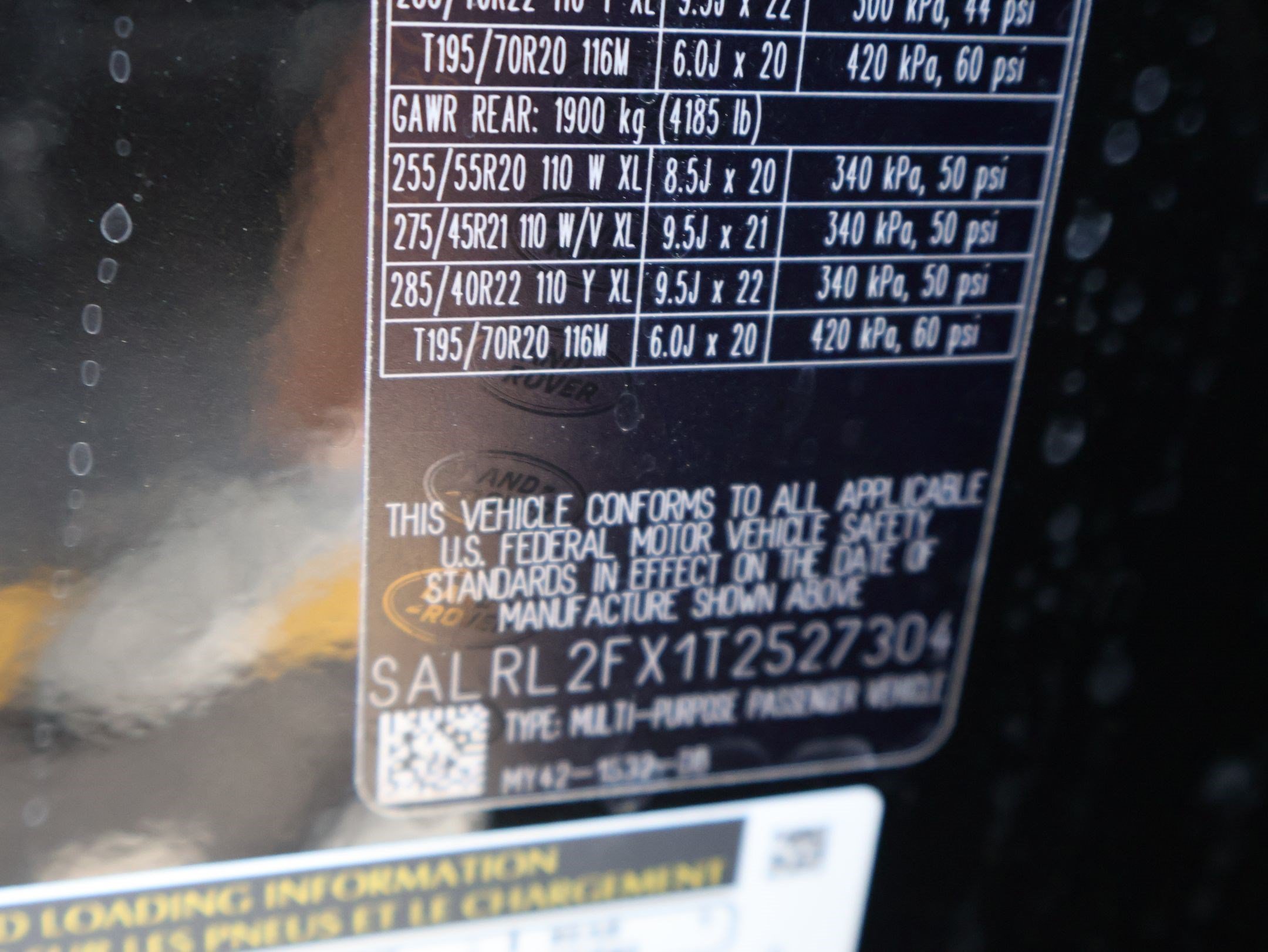 New 2026 Santorini Black LAND ROVER Dynamic SE image 19