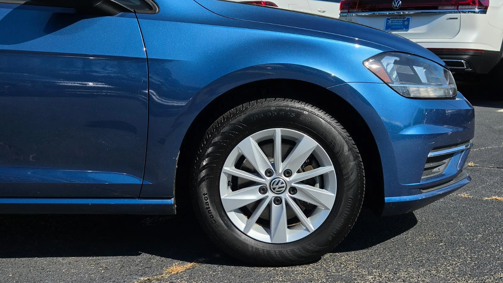 Used 2019 Silk Blue Metallic Volkswagen S image 19