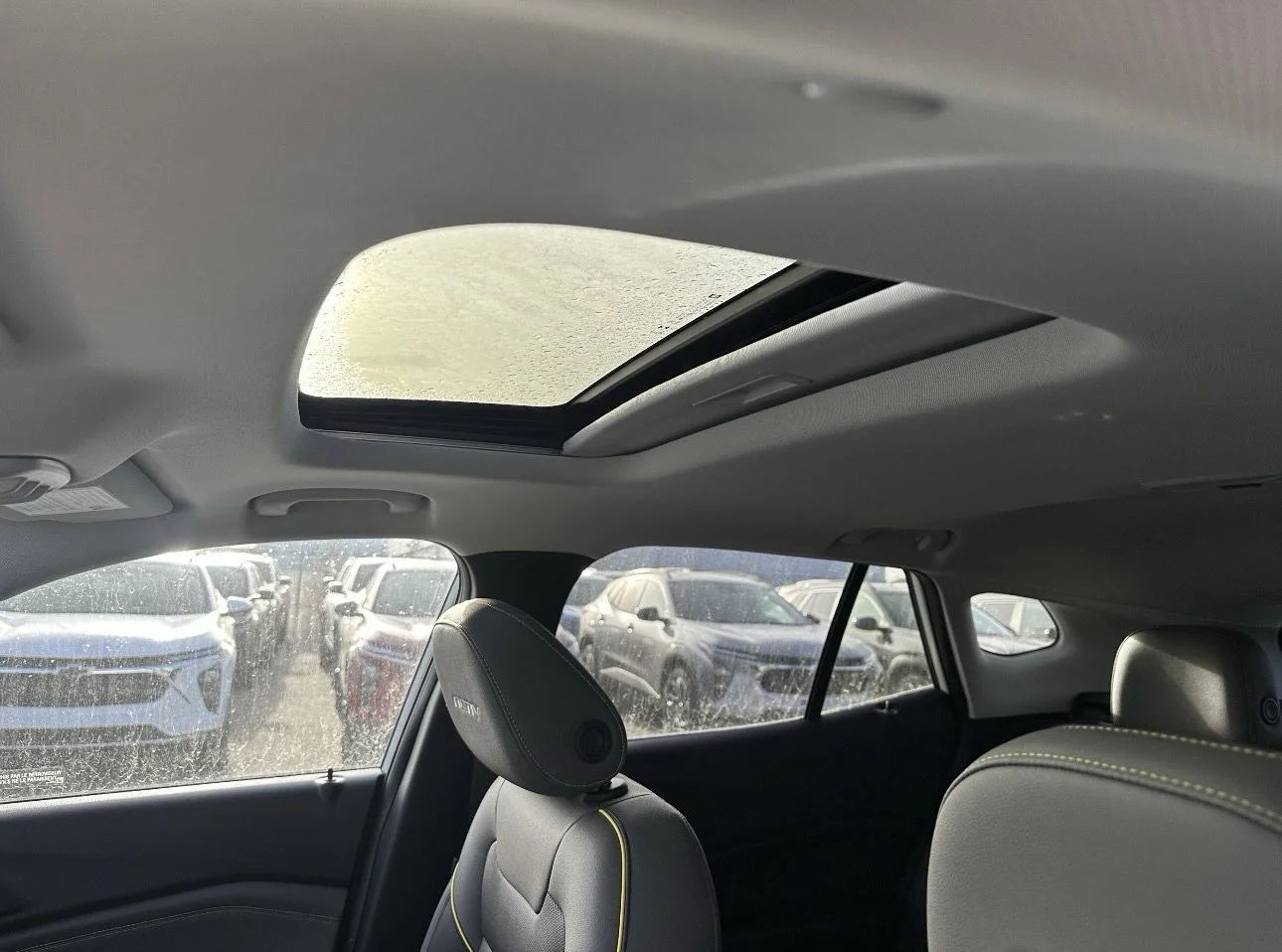 New 2026 Summit White Chevrolet ACTIV image 22