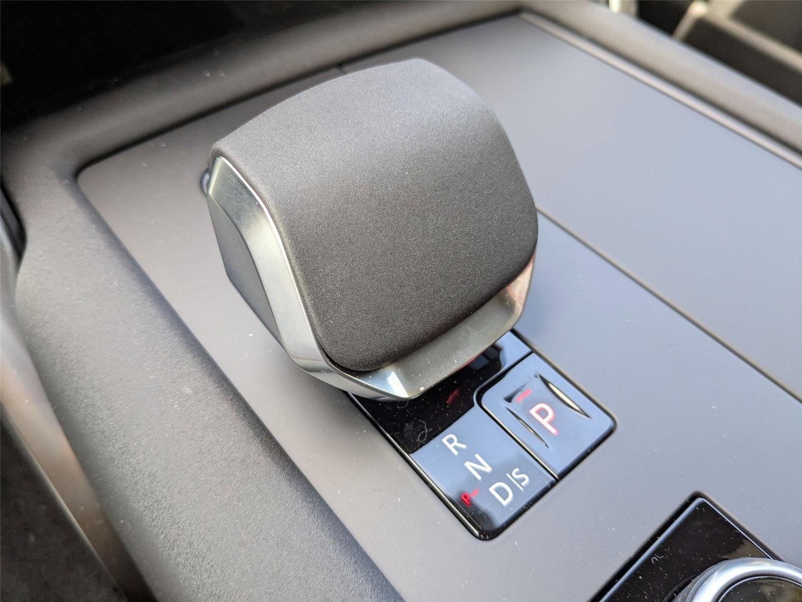 Used 2025 Santorini Black Metallic Land Rover Dynamic SE image 24