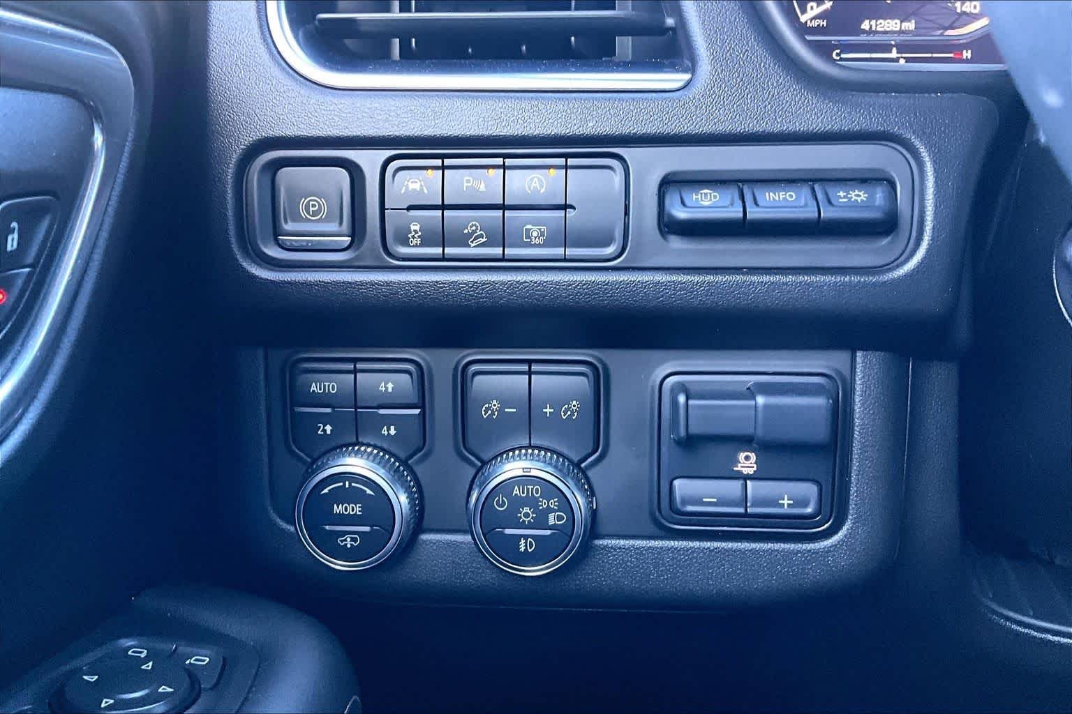 Used 2023 TITANIUM RUSH METALLIC GMC AT4 image 35