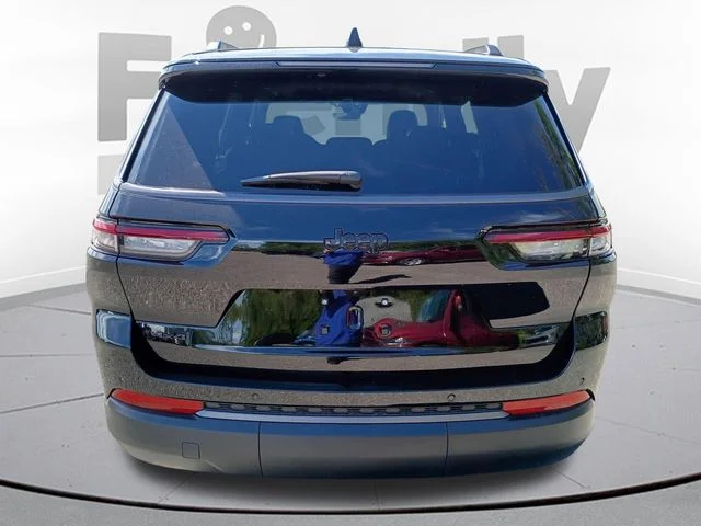 New 2026 Diamond Black Crystal Pearl-Coat Exterior Paint Jeep Altitude image 6