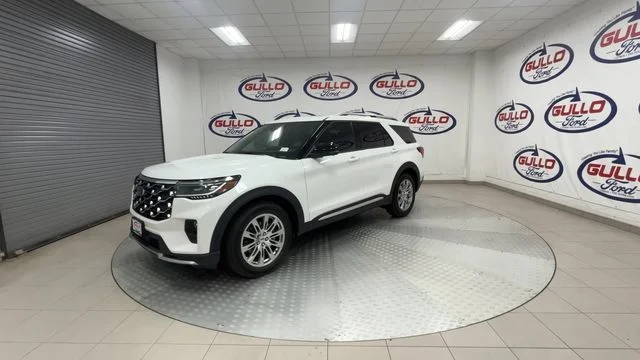 New 2026 Star White Metallic Tri-Coat Ford Platinum image 6