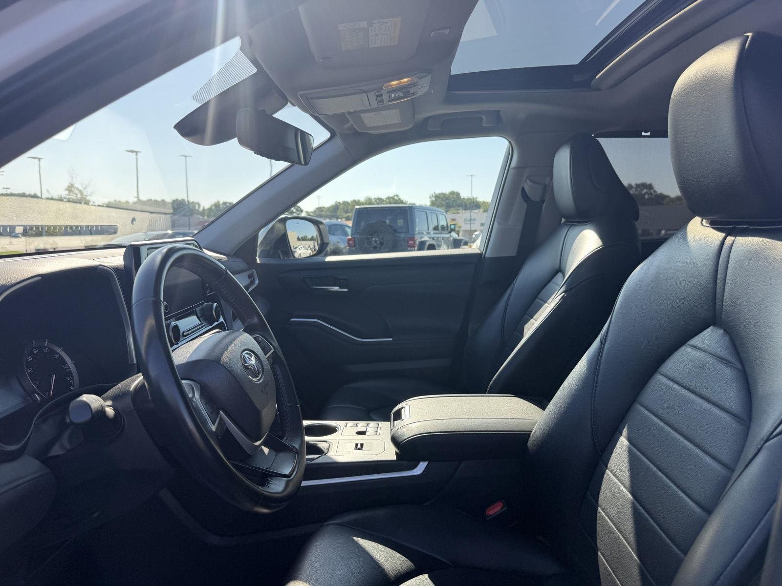 Used 2023 Wind Chill Pearl Toyota XLE image 12