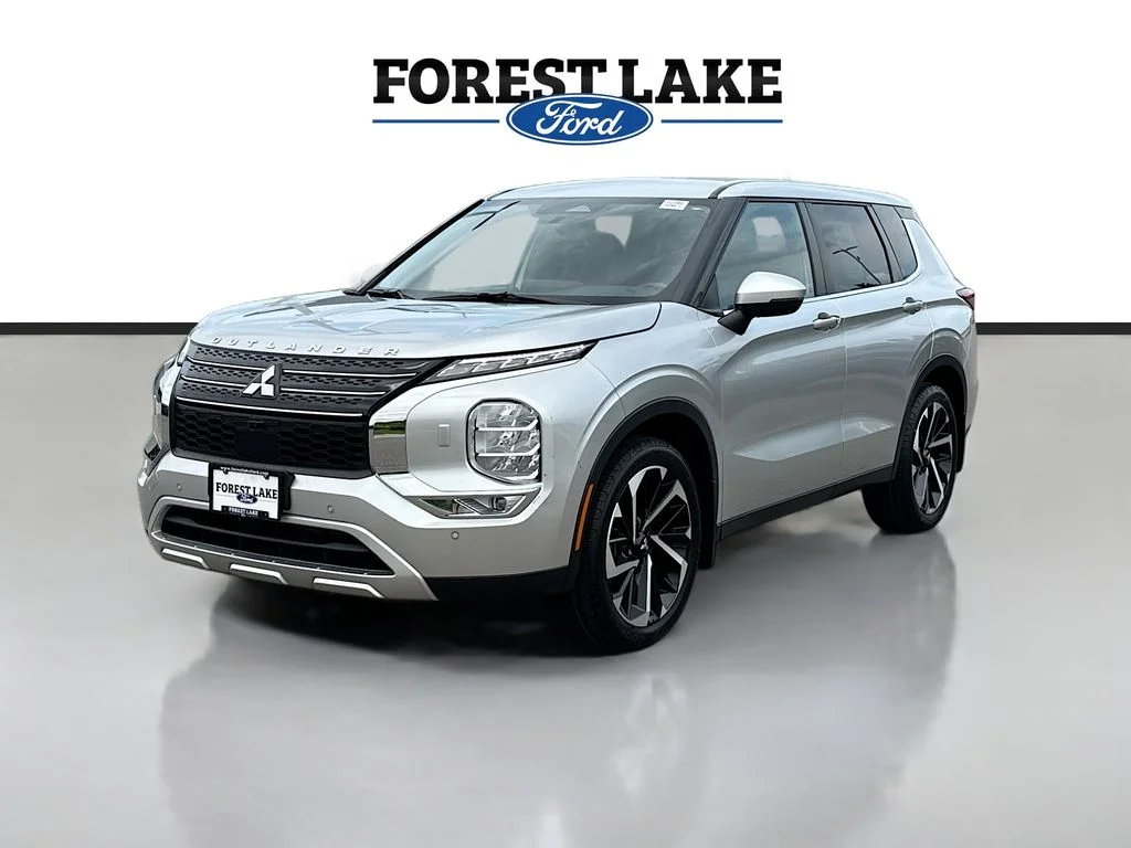 Used 2023 Alloy Silver Metallic Mitsubishi SE image 3
