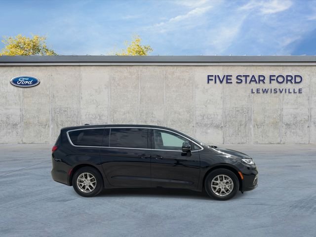 Used 2025 Black Chrysler Select image 9