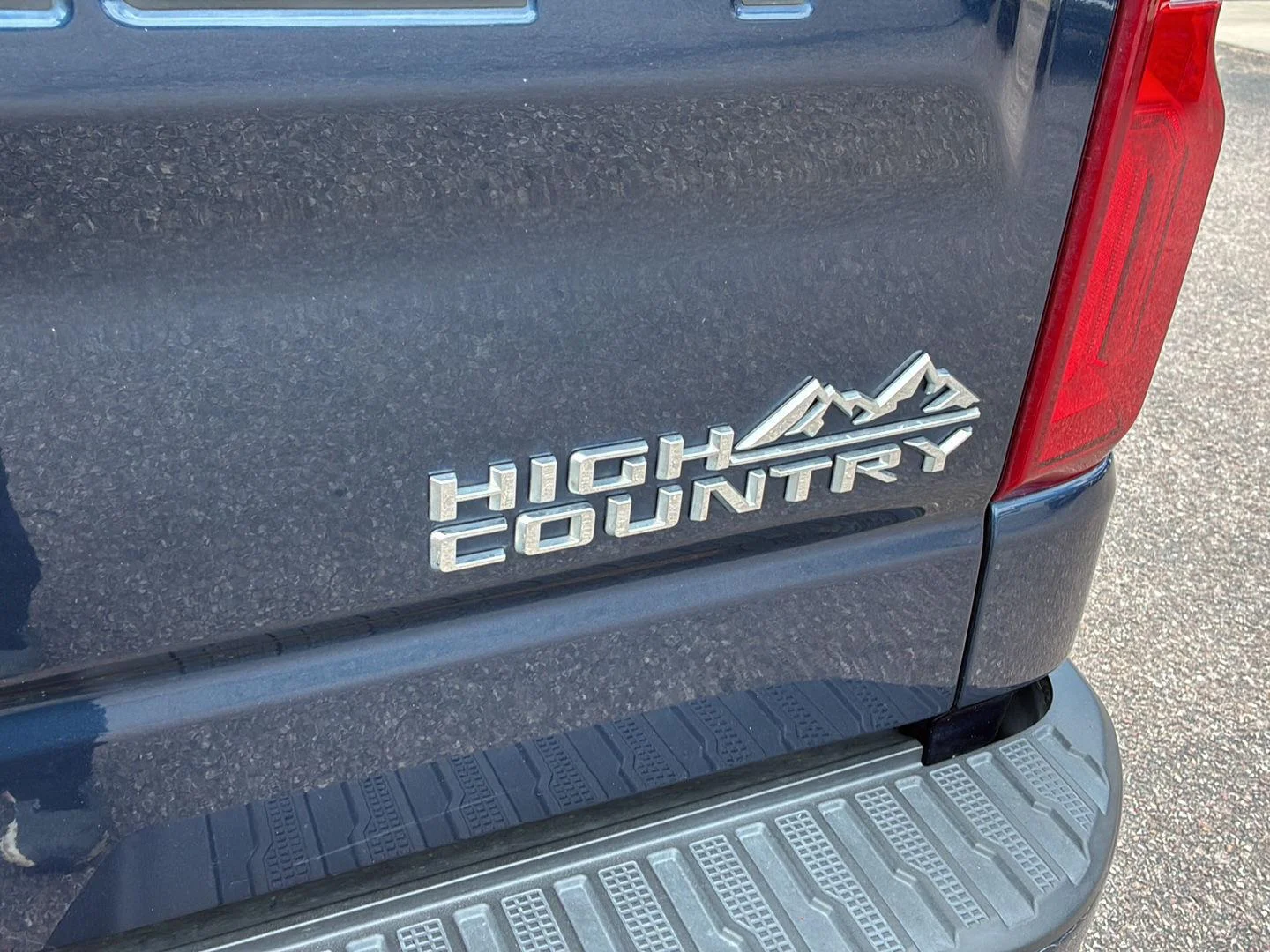 Used 2020 Northsky Blue Metallic Chevrolet High Country image 18