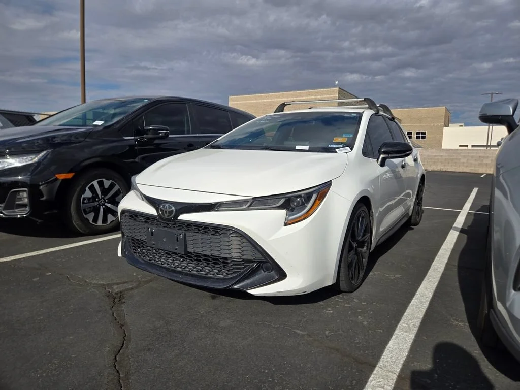 Used 2020 Super White Toyota SE image 2