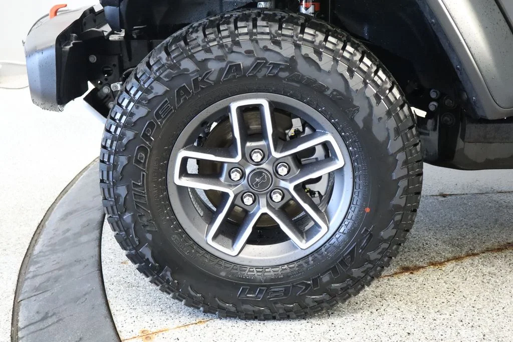 New 2026 Granite Crystal Metallic Clearcoat Jeep Mojave image 17