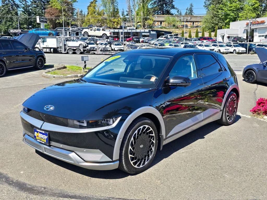Used 2024 Black Hyundai Limited image 3