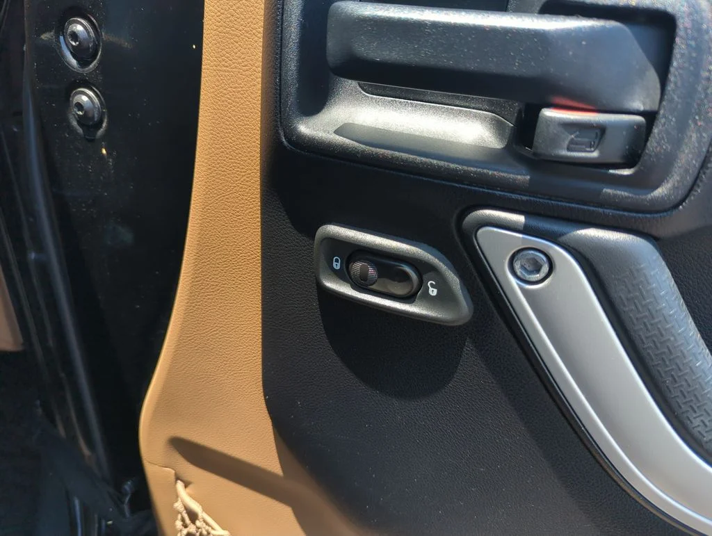 Used 2014 Black Jeep Unlimited Sahara image 31