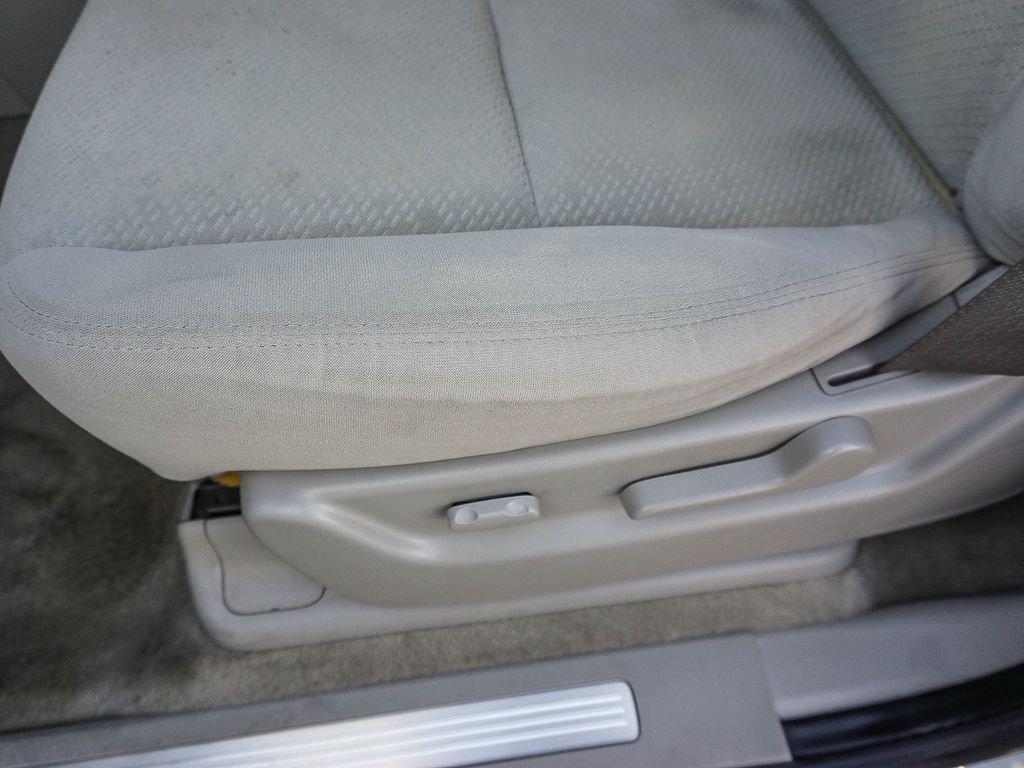 Used 2007 White Chevrolet LT image 19