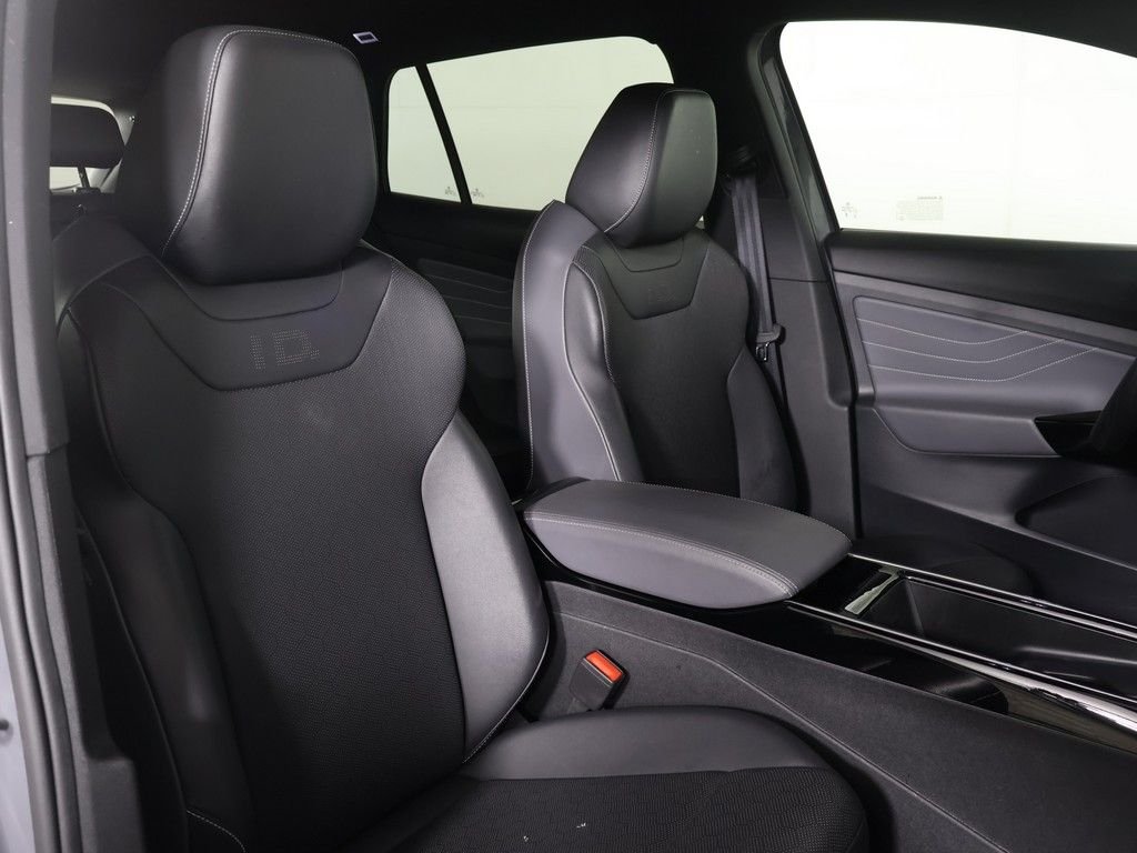 Used 2023 Gray Volkswagen Pro S image 29