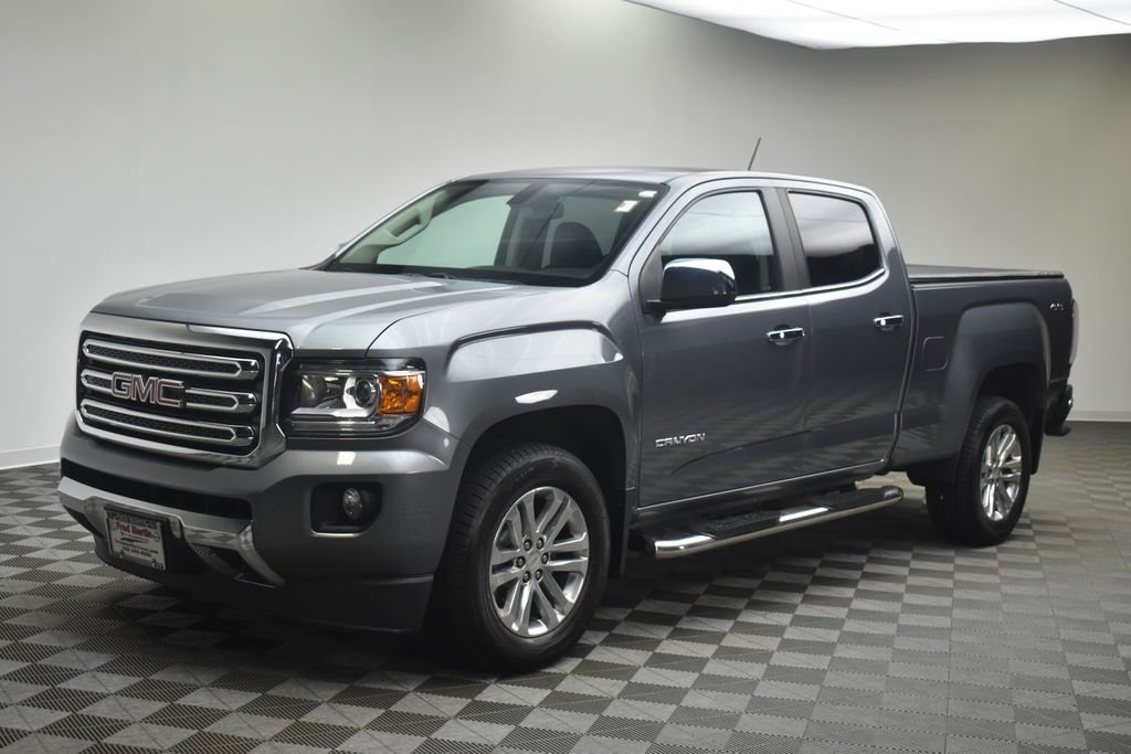 Used 2018 Gray GMC SLT image 2