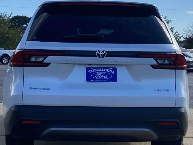 Certified Used 2025 Pearl Toyota Limited image 4