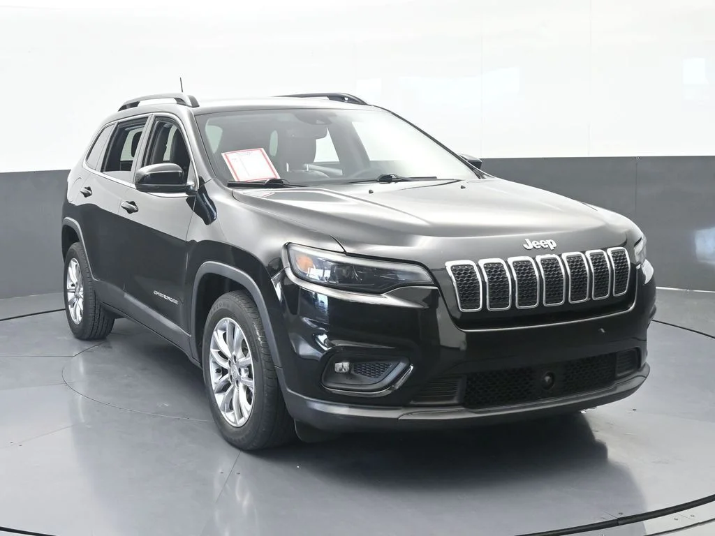 Used 2022 Diamond Black Crystal Pearlcoat Jeep Latitude Lux image 9