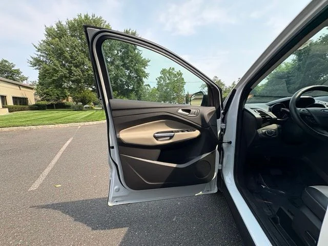 Used 2019 White Platinum Clearcoat Metallic Ford SEL image 25