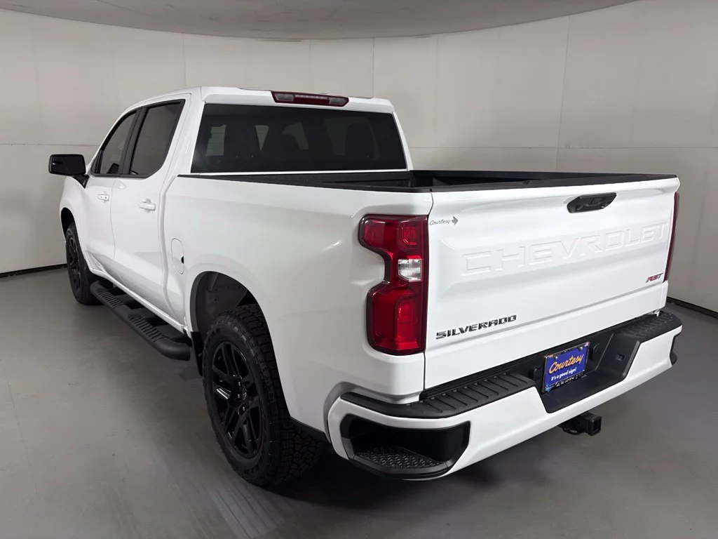 New 2026 Summit White Chevrolet RST image 6