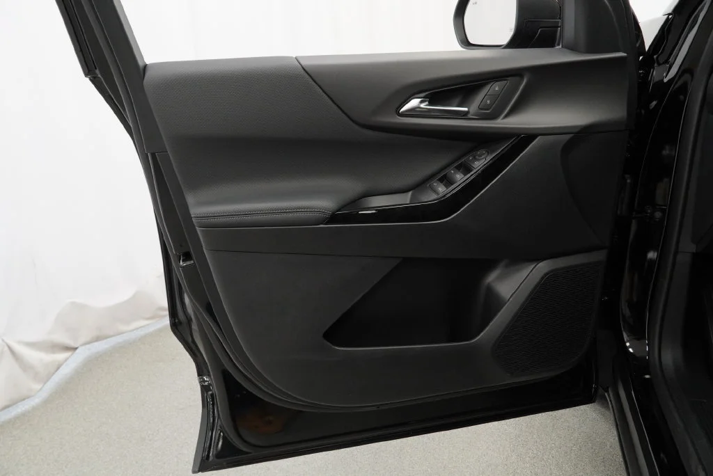 New 2027 Mosaic Black Metallic Chevrolet LT image 23