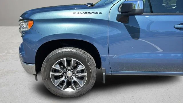 Used 2024 Lakeshore Blue Metallic Chevrolet LT (2FL) image 35