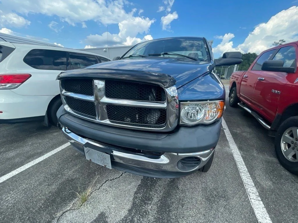 Used 2004 Blue Dodge SLT image 3