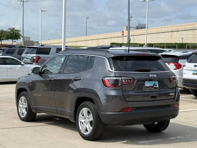 Used 2022 Gray Jeep Latitude image 4
